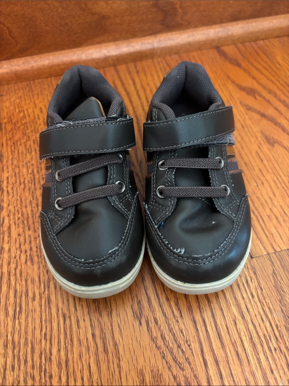 smartfit Black and Brown Kids Sneakers with Hook-and-Loop Strap